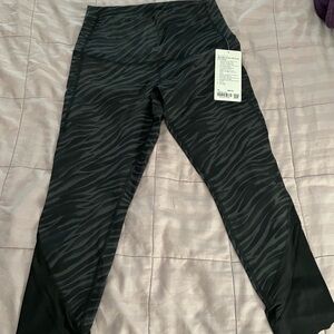 NWT Lululemon wunder under cropped.